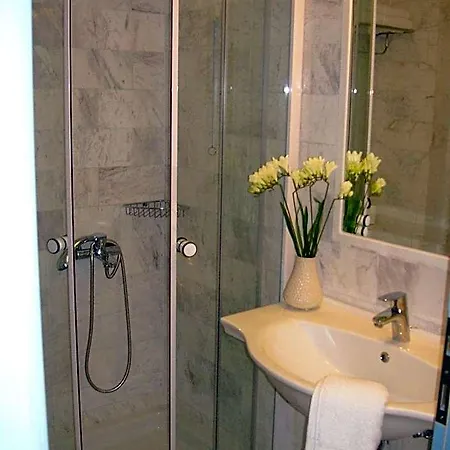 Danae Hotel 2*